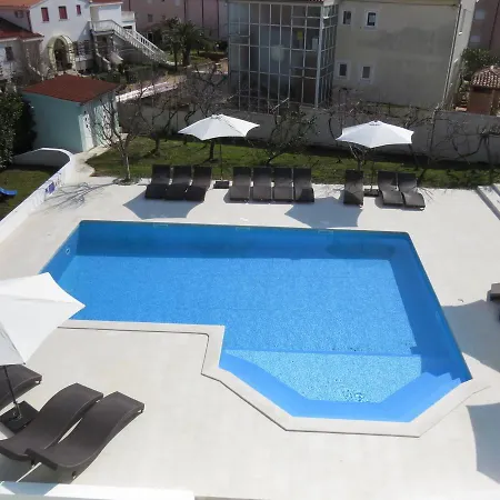 Traumhafte Mit Beheiztem Pool Mit Meerblick In *