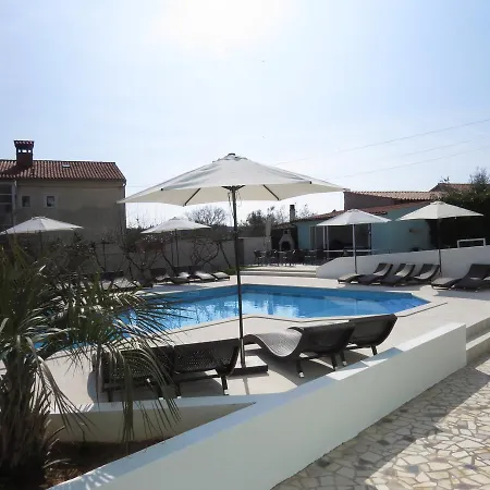 Traumhafte Mit Beheiztem Pool Mit Meerblick In Medulin