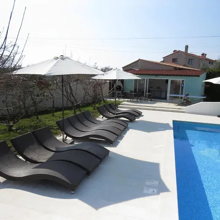 Apartment Traumhafte Mit Beheiztem Pool Mit Meerblick In