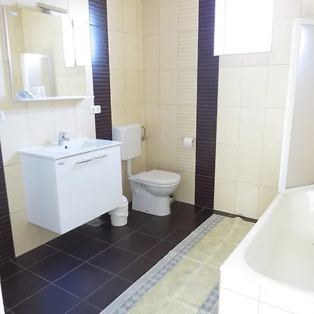 Apartment Traumhafte Mit Beheiztem Pool Mit Meerblick In *